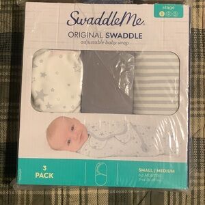 SwaddleMe Adjustable Swaddle Set - Gray, White, Star Pattern